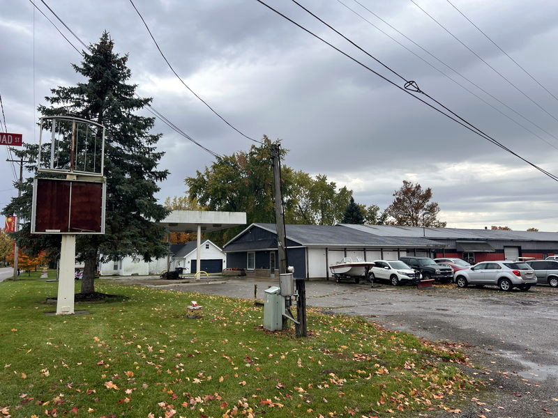 Four Leaf Clover Motel - Oct 22 2023 Photo (newer photo)